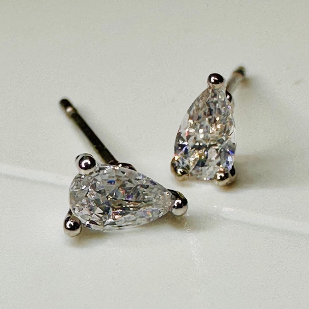 Silver Tone Pear Cut Cubic Zirconia Stud Earrings – Minimal Sparkle